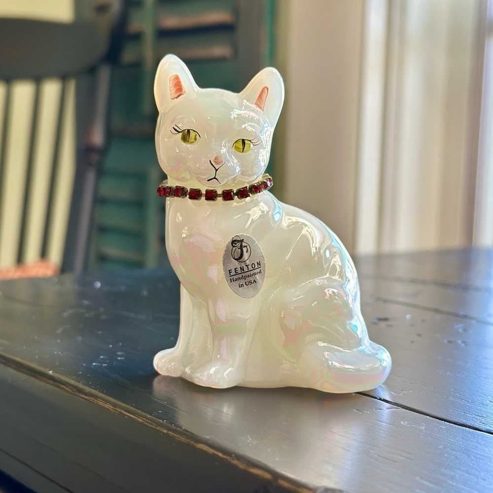 FENTON, OPALESCENT WHITE GLASS CAT FIGURINE. HAND PAINTED, GREEN EYES.